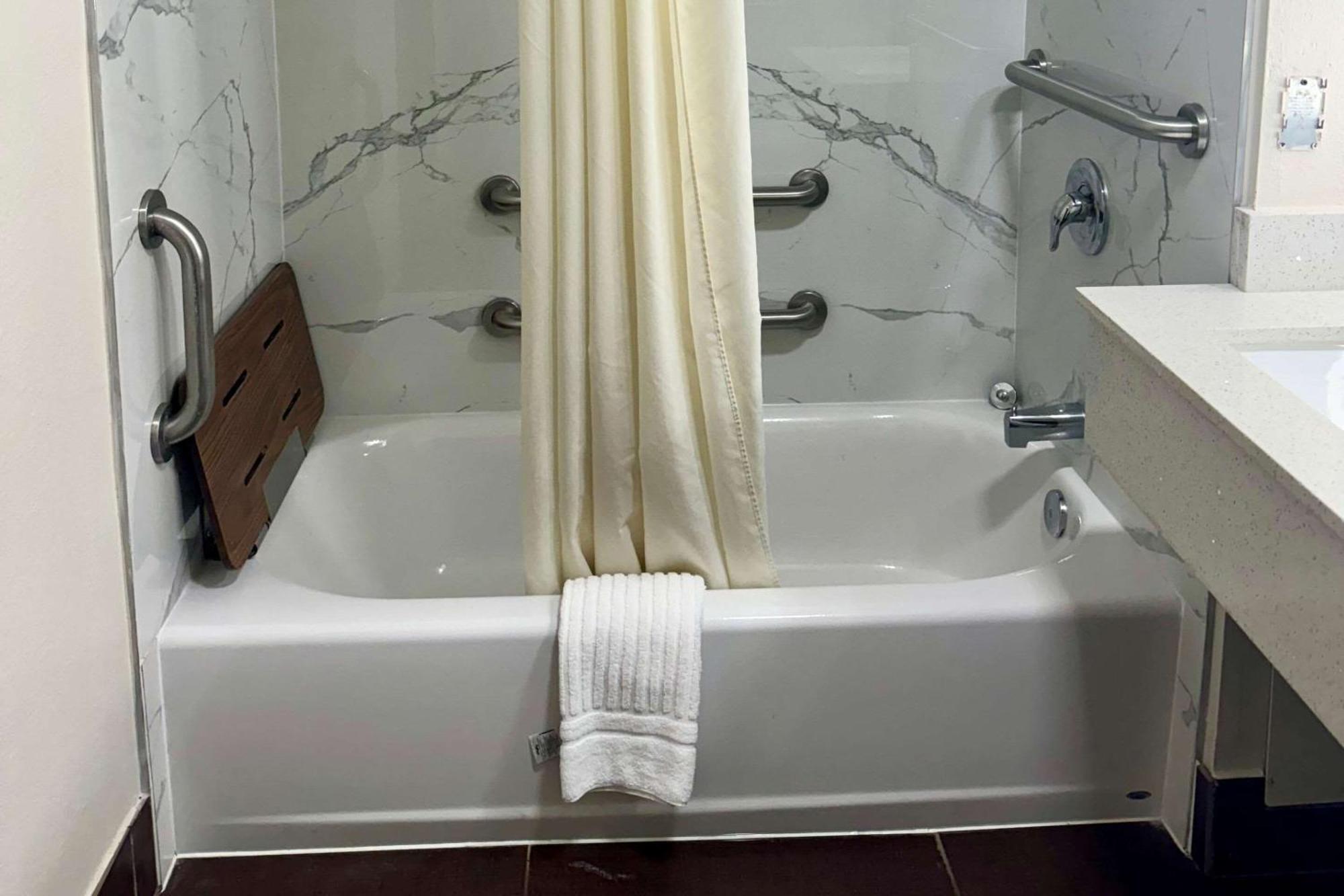 Quality Inn Sulphur Buitenkant foto